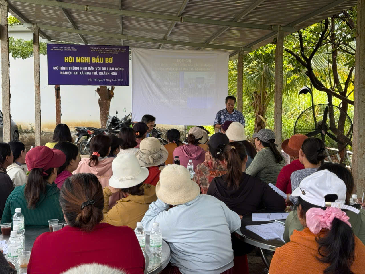 Hội thảo: Chia sẻ mô hình trồng nho gắn với du lịch nông nghiệp tại xã Hoà Trí, tỉnh Khánh Hoà